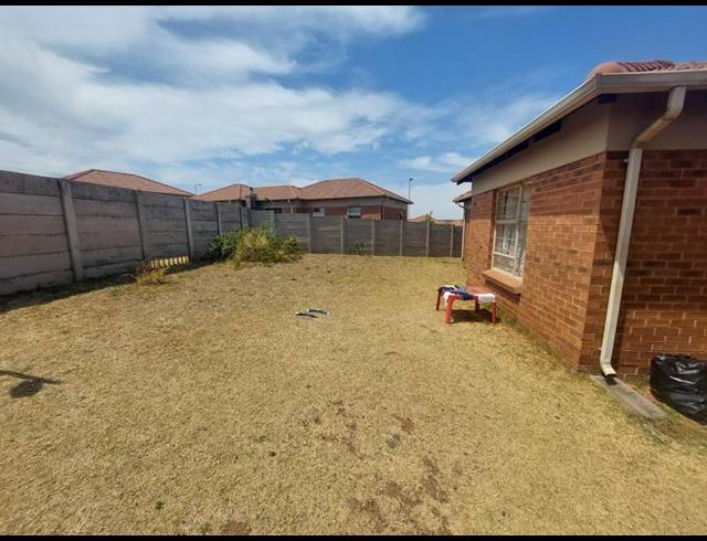 3 BEDROOM HOUSE FOR SALE IN THATCH HILL ESTATE